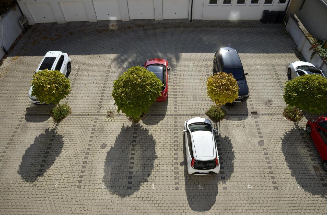 Sunshine With Free Parking Gyor